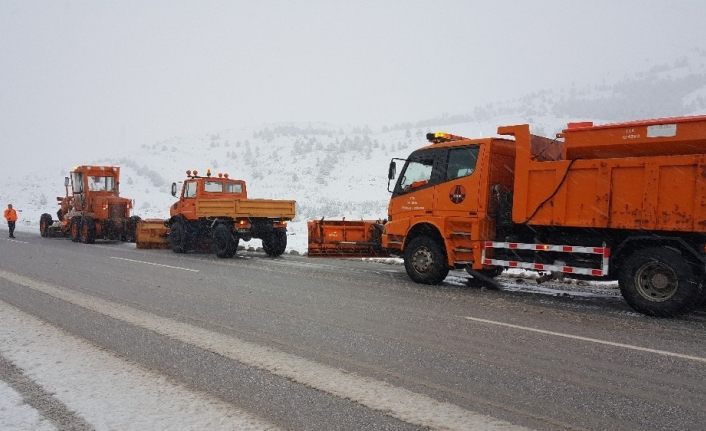 Erzincan’da kar ve tipiden 177 köy yoluyla ulaşım sağlanamıyor