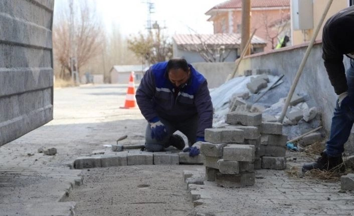 Erzincan’da yol bakım ve onarım çalışmaları devam ediyor