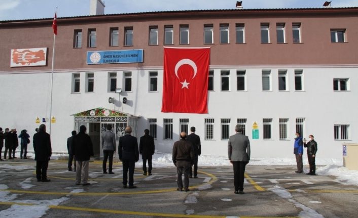 Erzurum’da bayrak töreni