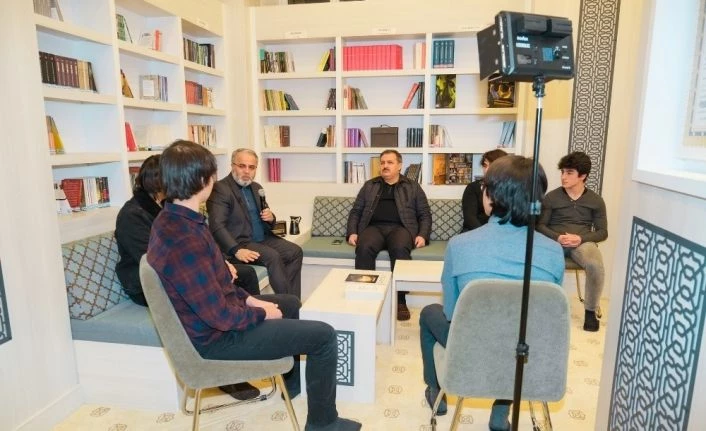 "Gençlik Zamanı" konusu Erzincan Diyanet Gençlik Merkezi’nde çevrimiçi olarak konuşuldu