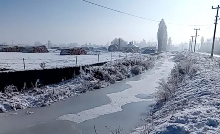 Göle’de dondurucu soğuklar