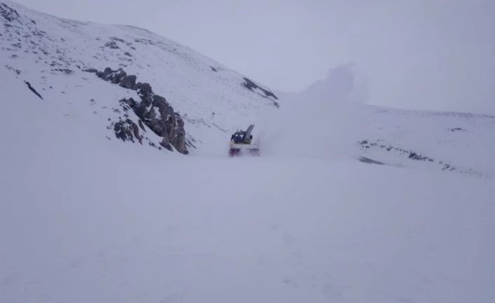 Hakkari’de 195 yerleşim yerinin yolu ulaşıma kapandı