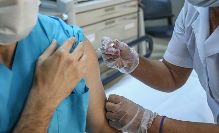 Hastanelerde yapılacak Kovid-19 aşı uygulamalarına yönelik tedbirler ve uygulama esasları belirlendi