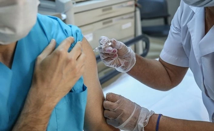 Hastanelerde yapılacak Kovid-19 aşı uygulamalarına yönelik tedbirler ve uygulama esasları belirlendi