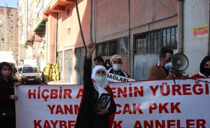 HDP Hakkari il binasında oturma eyleminde kısa süreli gerginlik çıktı