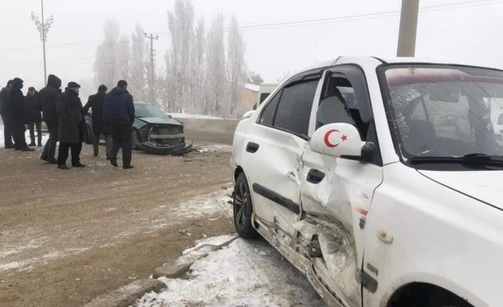Horasan’da sis kazaya neden oldu