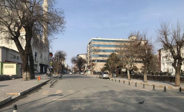 Iğdır’da cadde ve sokaklar sessizliğe büründü