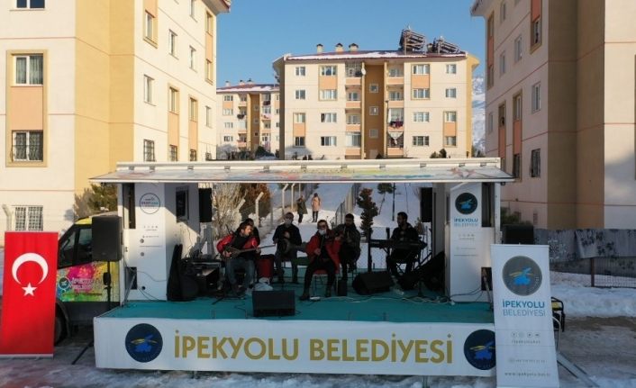 İpekyolu Belediyesi moral konserlerine devam ediyor