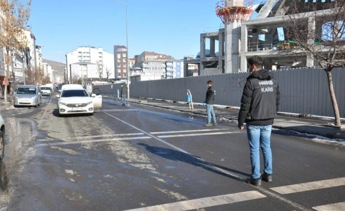 Kars’ta polisten korona tedbirleri uygulaması
