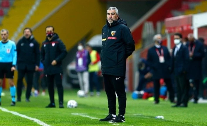 Kayserispor teknik direktör Samet Aybaba ile yollarını ayırdı