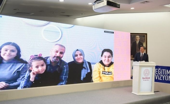 Milli Eğitim Bakanı Ziya Selçuk, Ağrılı Çalışoğlu ailesi ile bir araya geldi