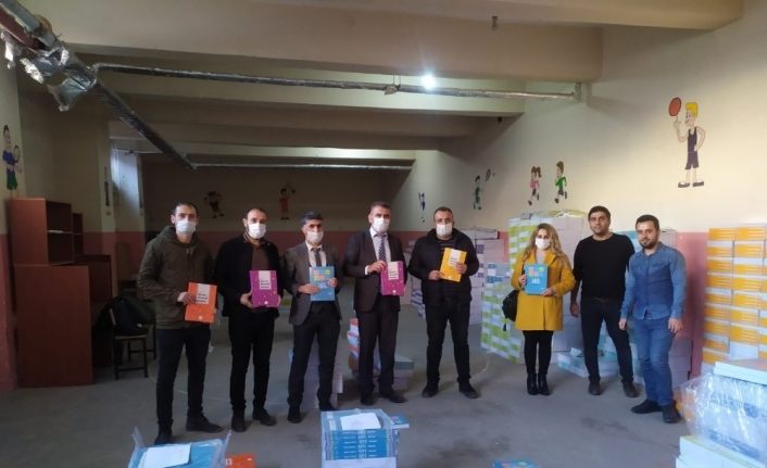 Milli Eğitim Bakanlığından Hakkari’deki öğrencilere kitap desteği