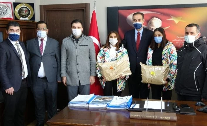 Müdür Kıvanç, kayak yarışmasından dereceyle dönen sporcuları tebrik etti