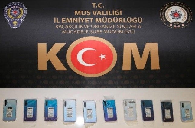 Muş’ta gümrük kaçağı telefon ele geçirildi