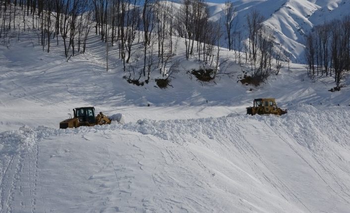 Muş’ta “kar kaplanları” tüm köy yollarını ulaşıma açtı