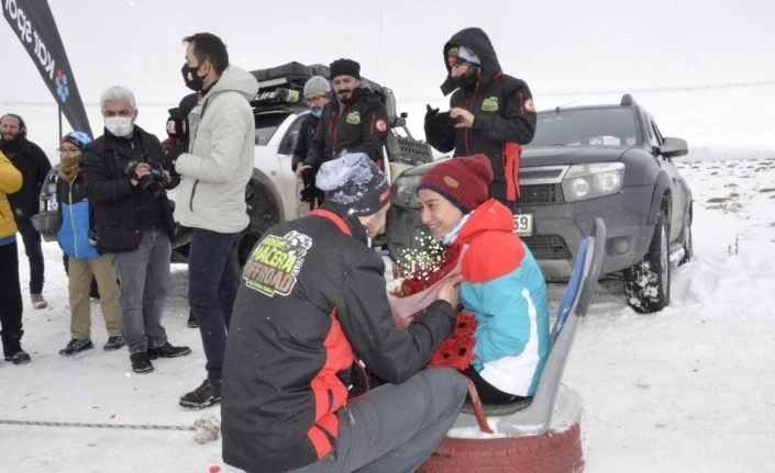 Offroad’cıdan sevgilisine sürpriz evlenme teklifi