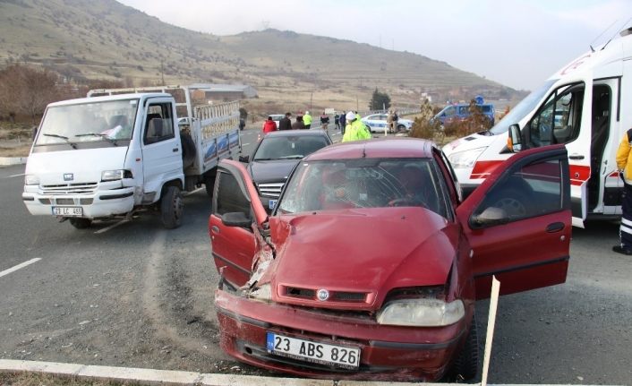 Otomobil ile pikap çarpıştı: 1 yaralı