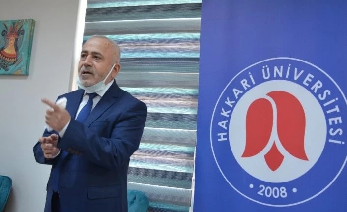 Rektör Pakiş gazetecilerle bir araya geldi