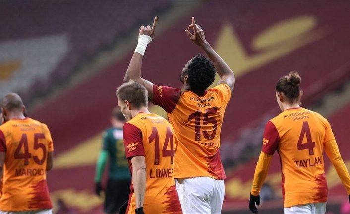 Sahasında farklı kazanan Galatasaray zirve takibini sürdürdü