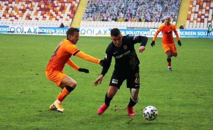 Süper Lig: Yeni Malatyaspor: 0 - Galatasaray: 0 (İlk Yarı)