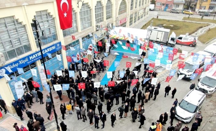 Vahap Küçük Hayır Çarşısı düzenlenen törenle açıldı