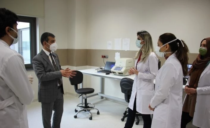 Vakaların yüzde 70 düştüğü Elazığ’da, şehir hastanesine ikinci PCR cihazı kuruldu