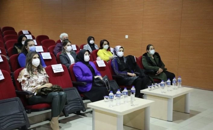 Vali Erkaya Yırık’ın eşi Ayşe Yırık:" Uyuşturucuyla mücadele en büyük görev anneye düşüyor"