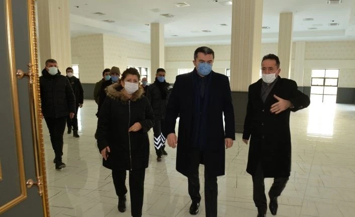 Vali Okay Memiş, Aşık Sümmani Kültür Merkezi’nde incelemelerde bulundu