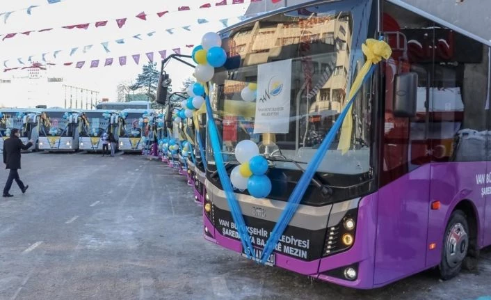 Van Valisi Bilmez: Van’daki minibüsçüler yola gelmezlerse 100 tane daha alacağız