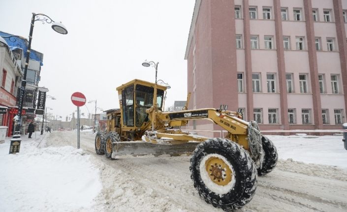 Yakutiye’de kar mesaisi