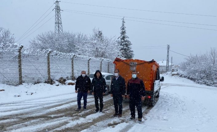 Yeşilyurt’ta kar temizleme çalışmaları sürüyor