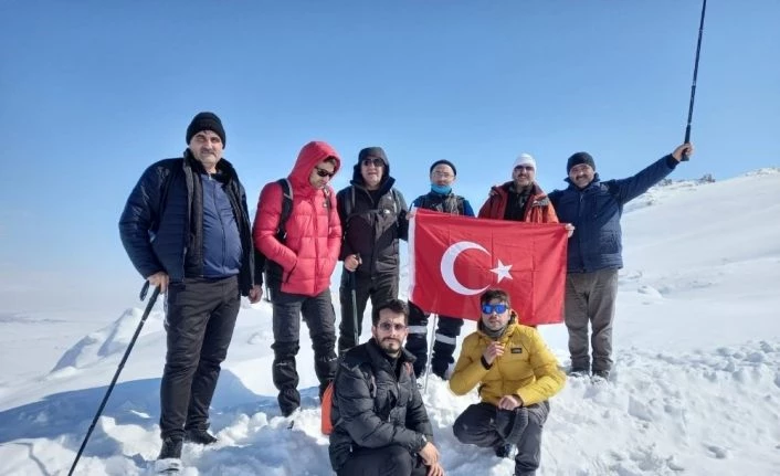 Ağrılı dağcılar Bubi Dağına kış tırmanışı yaptı