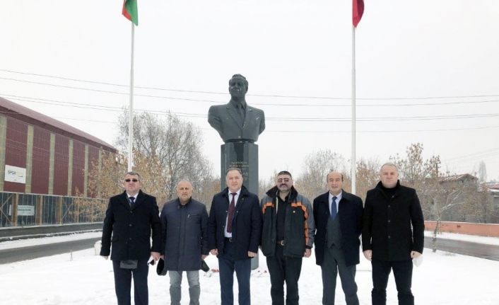 ASİMDER’den Aliyev’in anıtına ziyaret