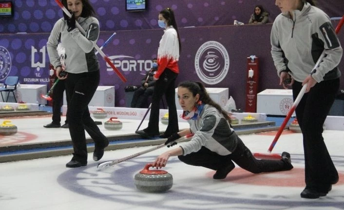 Curling Süper Lig müsabakaları 95 sporcunun katılımıyla Erzurum’da başladı