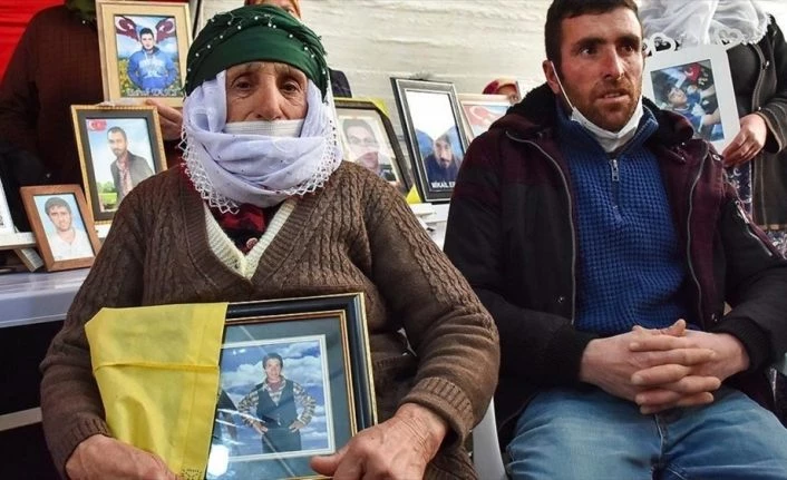 Diyarbakır annelerinin evlat nöbetine iki aile daha katıldı