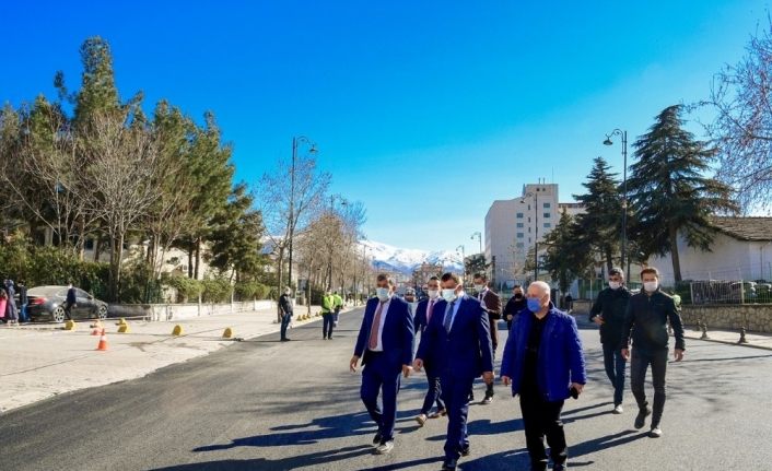 Dört şeride çıkarılan İstasyon Caddesi’nde asfalt serimi tamamlandı