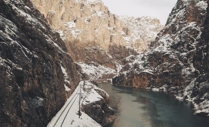Erzincan’daki masalsı kanyonlar turizmcileri cezbediyor