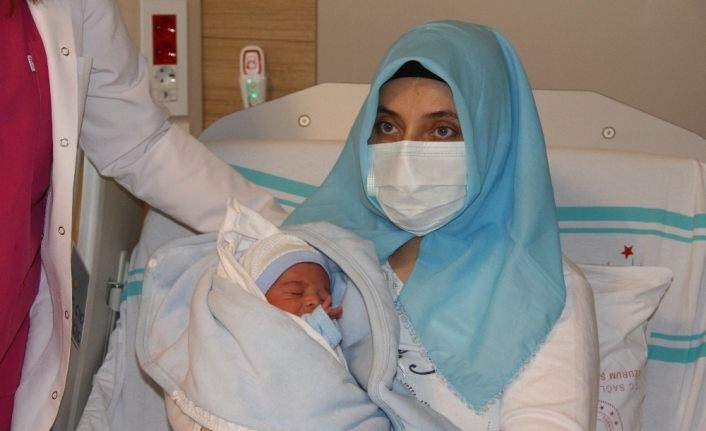 Erzurum Şehir Hastanesi’nde ilk kez suda doğum gerçekleşti