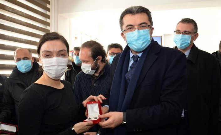 Erzurum Valisi Memiş, ‘Kuru Otlar Üstüne’ film setini ziyaret etti