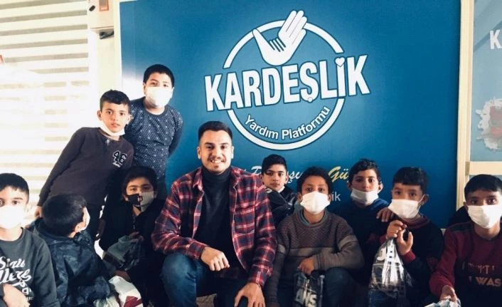 "Göçmen değil kardeşiz" sloganı ile yardıma konuşuyorlar