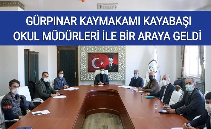 Gürpınar Kaymakamı Kayabaşı okul müdürleri ile bir araya geldi
