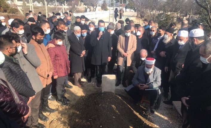 Hafız Abdullah Nazırlı defnedildi, kabri ziyaretçi akınına uğradı