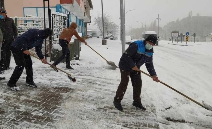 Kuluncak’ta yoğun karla mücadele