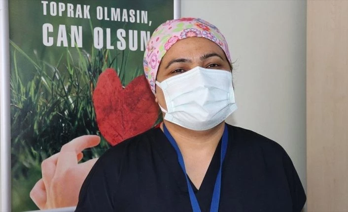 Müfide hemşire, Kovid-19 bulaştırdığı annesini kaybetmenin üzüntüsünü yaşıyor