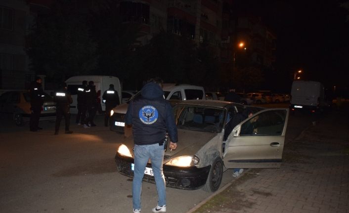 Polisin ’dur’ ihtarına uymayan sürücü otomobili bırakıp kaçtı