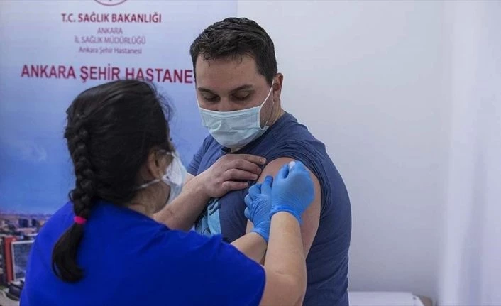 Sağlık çalışanları ikinci doz Kovid-19 aşılarını bu hafta olmaya başlıyor