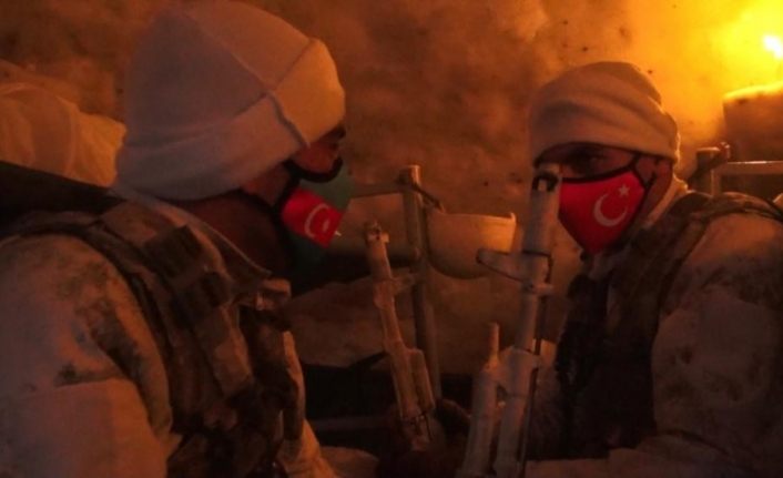Türkiye ve Azerbaycan askerinden “İglo’da yaşam” faaliyeti