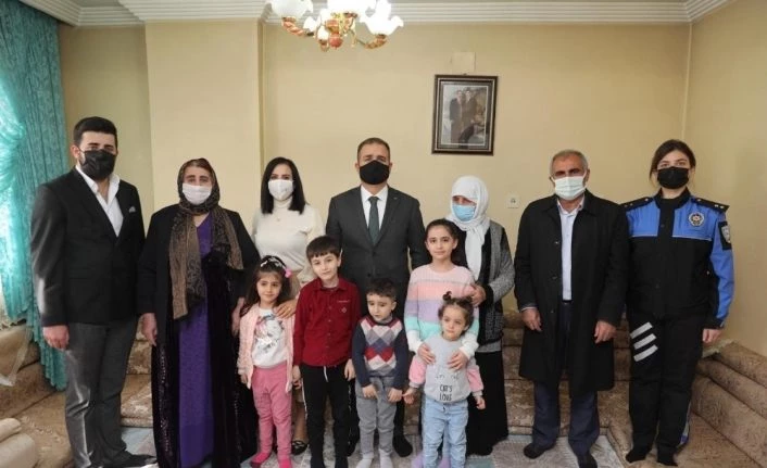 Vali Akbıyık’tan şehit ailelerine ziyaret