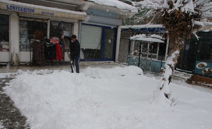 Varto’da 149 yerleşim yerinin yolu ulaşıma kapandı