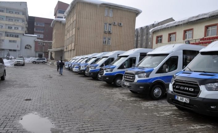 Yüksekova’da 14 şehir içi minibüs hizmete başladı